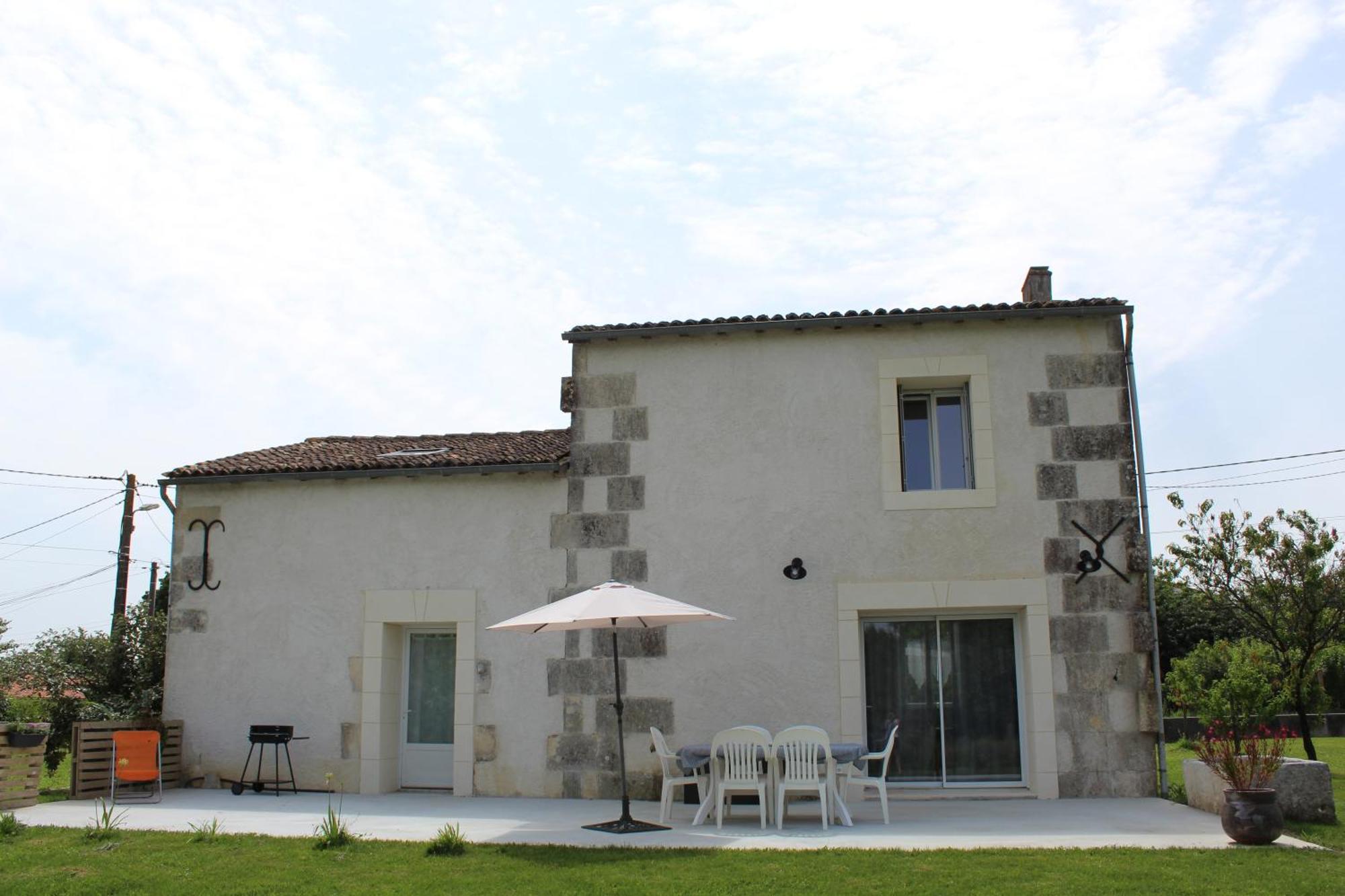 Le Gite Du Verger Saint-Bris-des-Bois Εξωτερικό φωτογραφία